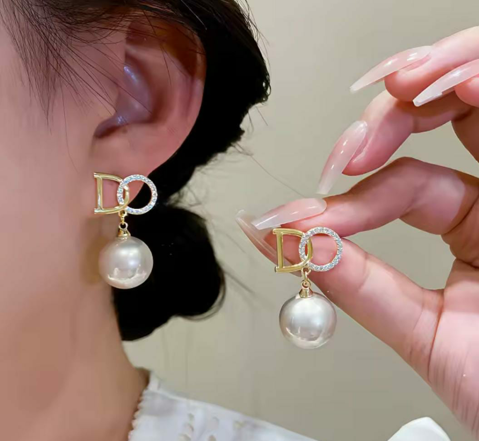 Gold dangle Earrings