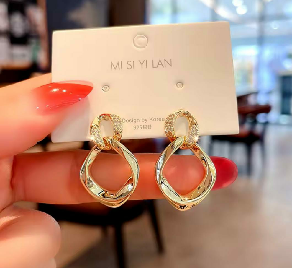 Gold dangle Earrings