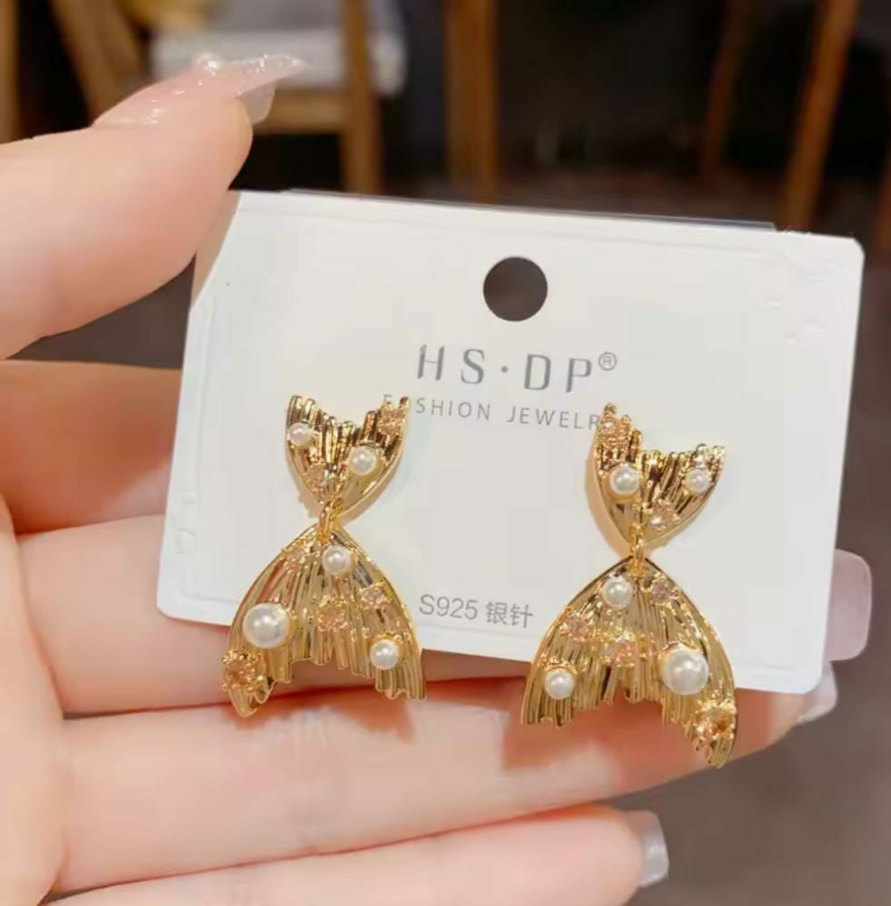 Gold dangle Earrings