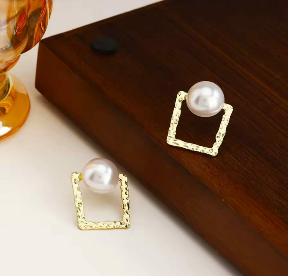 Gold dangle Earrings