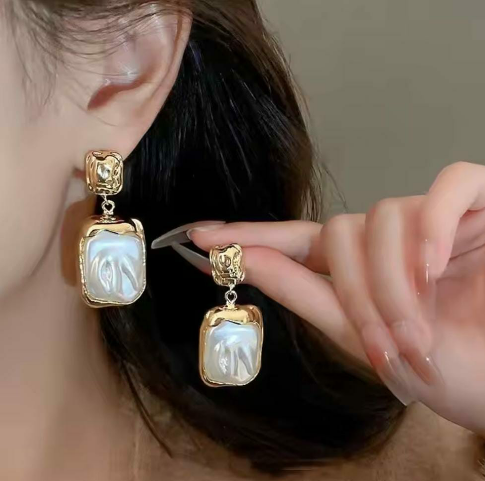 Gold dangle Earrings