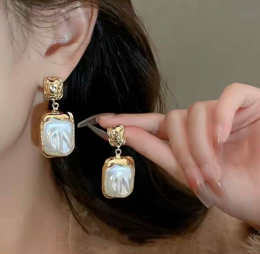 Gold dangle Earrings
