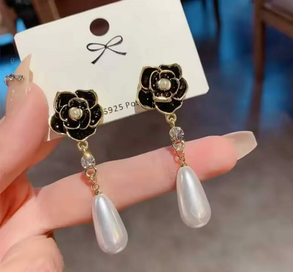 Gold dangle Earrings