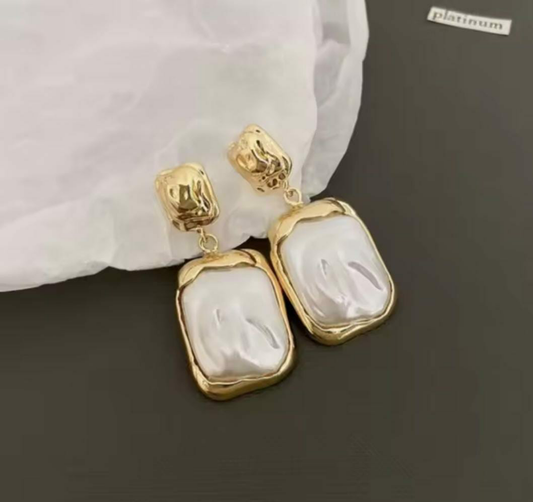 Gold dangle Earrings