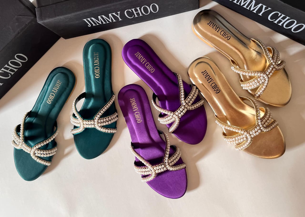 JIMMYCHOO PEARLS (FLAT)
with brand box